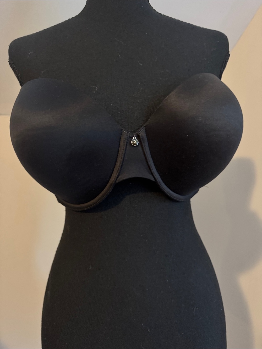 Victoria's Secret Black Strapless Molded Bra 36 DD Feminine